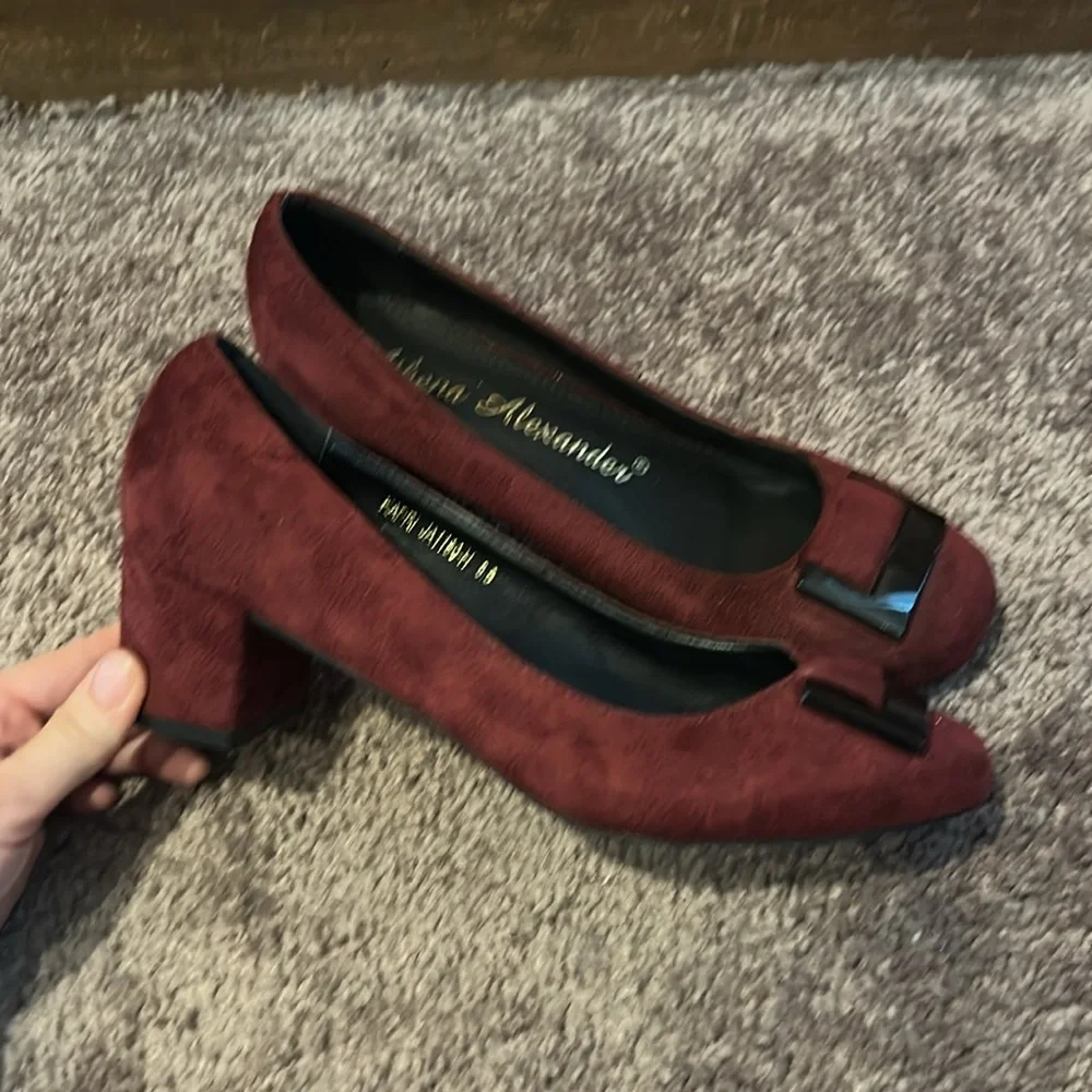 Athena Alexander Kapri size 8.5 Slip On Pump w/Buckle Detail 2